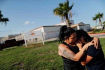 Xúc động cuộc đoàn tụ của những gia đình nhập cư ở Mỹ