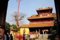 Tệ biếu quà quan trên dịp Tết của người Việt trong mắt phương Tây