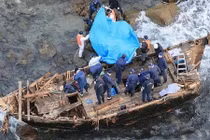 Tàu “ma” chứa đầy thi thể người Triều Tiên dạt vào biển Nhật