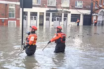 Ảnh: Thủ đô London lại ngập kinh hoàng vì vỡ đường ống nước