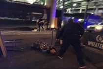 Khoảnh khắc cảnh sát tiêu diệt kẻ tấn công khủng bố London