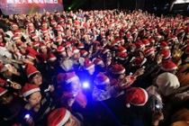 Không khí đón đêm Giáng sinh trên toàn thế giới