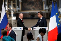 Loạt ảnh ấn tượng cuộc gặp Tổng thống Putin-Macron