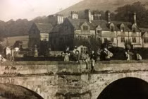 Kinh ngạc ngôi làng bị “xóa sổ” 80 năm bất ngờ lộ thiên