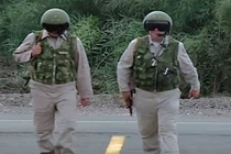 Syria: Phi công Nga mang theo súng AK-74 lên trực thăng 