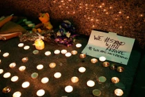 Thế giới tưởng niệm nạn nhân vụ khủng bố liên hoàn ở Paris