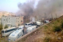 Hiện trường vụ đánh bom xe xé tan trụ sở cảnh sát TNK