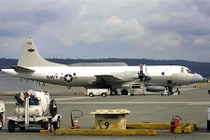 Tiêm kích Su-27 Nga lại rượt đuổi máy bay Mỹ trên Biển Đen