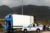 Hy Lạp giải cứu hàng chục người nhập cư khỏi xe tải đông lạnh