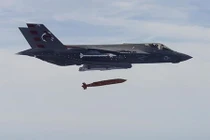 Được trang bị thêm vũ khí thông minh F-35C như "hổ mọc thêm cánh"