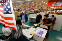 Cảnh người dân Mỹ bỏ phiếu trong ngày “Siêu thứ Ba” cuối cùng