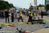 Mỹ: Ôtô tông đoàn diễu hành, gần 40 người thương vong