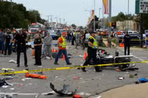 Mỹ: Ôtô tông đoàn diễu hành, gần 40 người thương vong