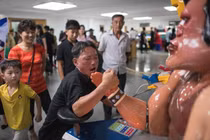 Phóng viên phương Tây bật mí cuộc sống mới của người dân Triều Tiên 