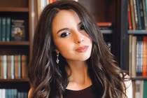 Mê mẩn ngắm nữ cảnh sát Nga xinh đẹp giỏi cưỡi ngựa