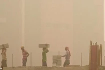 Không khí New Delhi đang "đốt cháy" phổi của người dân Ấn Độ