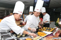 Người dân Trung Quốc tất bật chuẩn bị đón Tết Trung thu