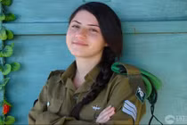 Ảnh nữ quân nhân Israel xinh đẹp "hút mắt" trên sa mạc 