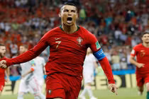 Lập hat-trick, Cristiano Ronaldo được ca ngợi là “thiên tài, huyền thoại”