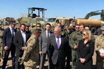 Bộ trưởng Mattis thăm “nơi ở” lính Mỹ gần biên giới với Mexico