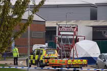 Vụ 39 người chết trong container ở Anh: Thêm đối tượng bị buộc tội buôn người