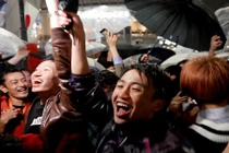 Ảnh: Người dân Nhật Bản ăn mừng đất nước sang triều đại mới