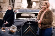 Du khách chụp ảnh “tự sướng” tại thành phố Aleppo mới giải phóng