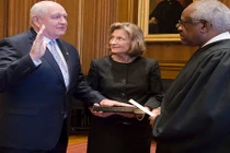 “Người sống sót” làm gì khi Tổng thống Mỹ đọc Thông điệp Liên bang?