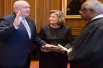 “Người sống sót” làm gì khi Tổng thống Mỹ đọc Thông điệp Liên bang?