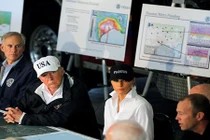 Ảnh: Vợ chồng Tổng thống Trump thăm Texas sau siêu bão Harvey