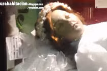 Rùng rợn với cảnh xác ướp 300 tuổi bất ngờ mở mắt nhìn du khách 