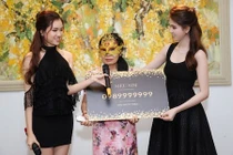 Ngọc Trinh đấu giá lại SIM 18 tỷ vì đại gia thất hứa