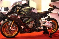 Dân chơi Sài Gòn chi 200 triệu độ siêu môtô BMW S1000RR 