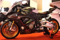 Dân chơi Sài Gòn chi 200 triệu độ siêu môtô BMW S1000RR 