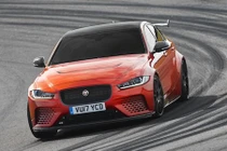 Jaguar XE SV Project 8 giá 4,4 tỷ “đấu” BMW M3