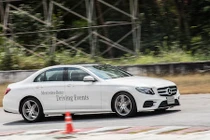 “Xào, chẻ” xế sang Mercedes như tay đua tại Hà Nội