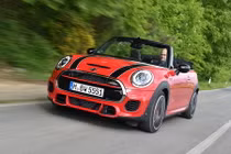 Xem Mini Convertible JCW mui trần phô diễn sức mạnh 