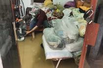 Cả khu phố mênh mông nước do sự cố hở van ngăn triều ở Sài Gòn