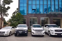 "Chạm mặt" dàn xe sang tiền tỷ, biển khủng ở Quảng Bình