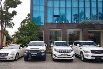 "Chạm mặt" dàn xe sang tiền tỷ, biển khủng ở Quảng Bình