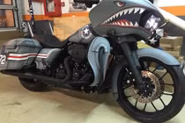 Harley Road Glide phong cách máy bay chiến đấu Mỹ