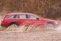 Mercedes E-Class All Terrain "chơi" địa hình cực đỉnh
