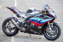 Dân chơi Việt chi tiền tỷ độ siêu môtô BMW S1000RR 