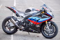 Dân chơi Việt chi tiền tỷ độ siêu môtô BMW S1000RR 