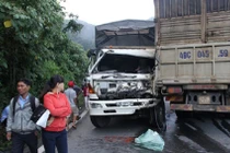 Xe tải rơi xuống vực, đâm vách núi trên đèo Bảo Lộc