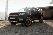 Xe ôtô bán tải Ford Ranger độ offroad đầy “cơ bắp“