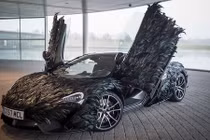Siêu xe McLaren 570GT bọc... lông chim độc dị