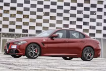 Sedan Alfa Romeo mạnh ngang siêu xe giá chỉ 1,2 tỷ