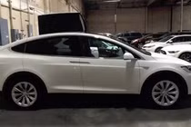 SUV “hàng khủng” Tesla Model X 2016 xuất hiện tại VN?