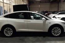 SUV “hàng khủng” Tesla Model X 2016 xuất hiện tại VN?